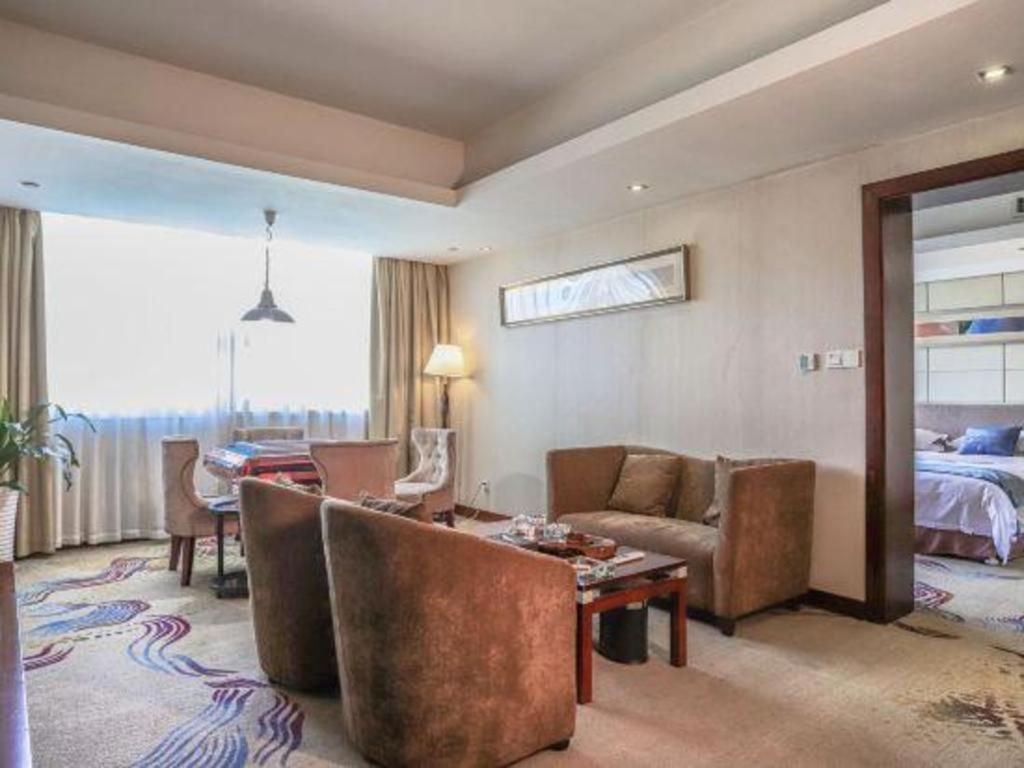 Fortune Hotel Лунъян Экстерьер фото